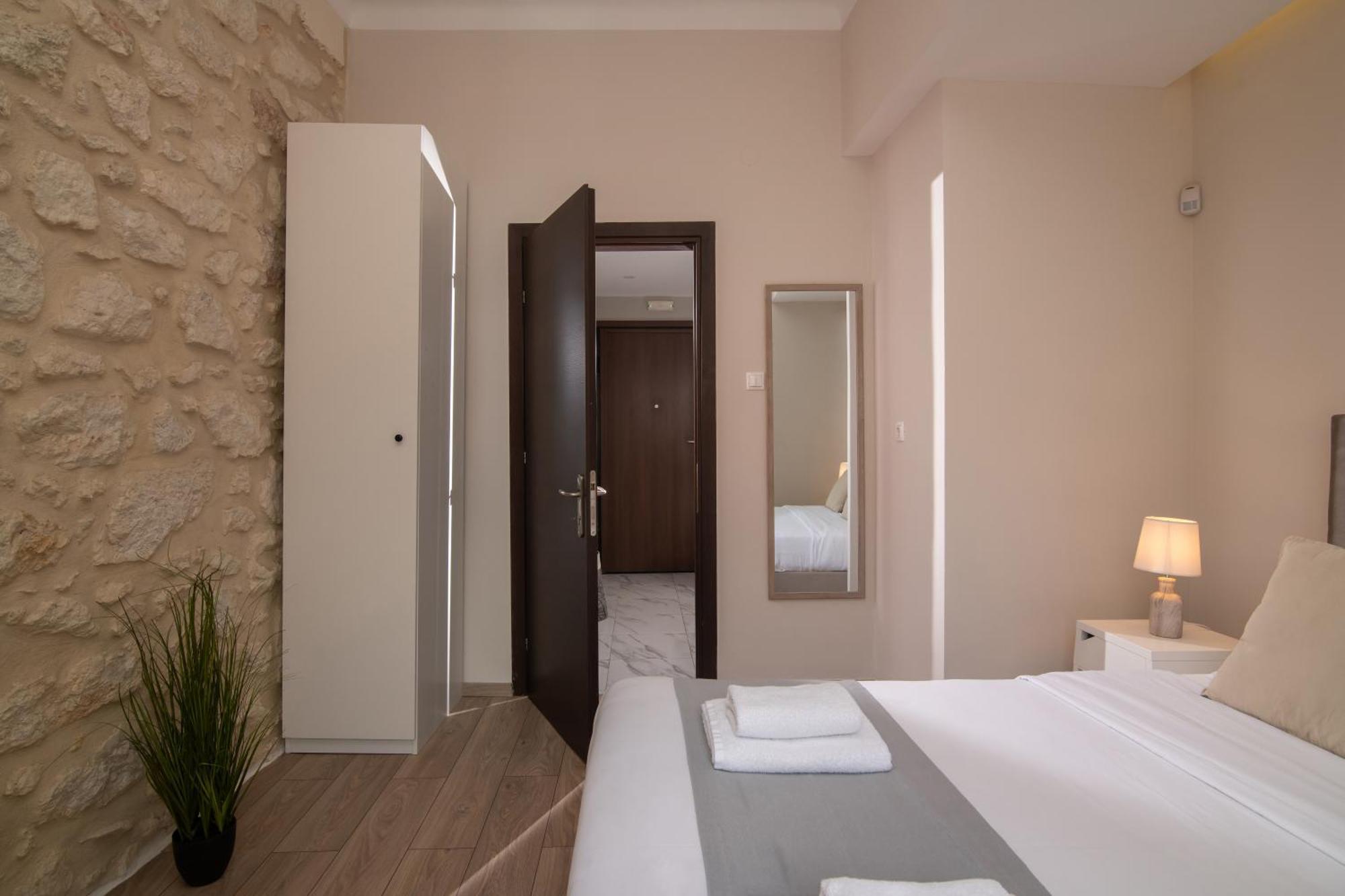 The Central Boutique Apartments Heraklion  Bagian luar foto