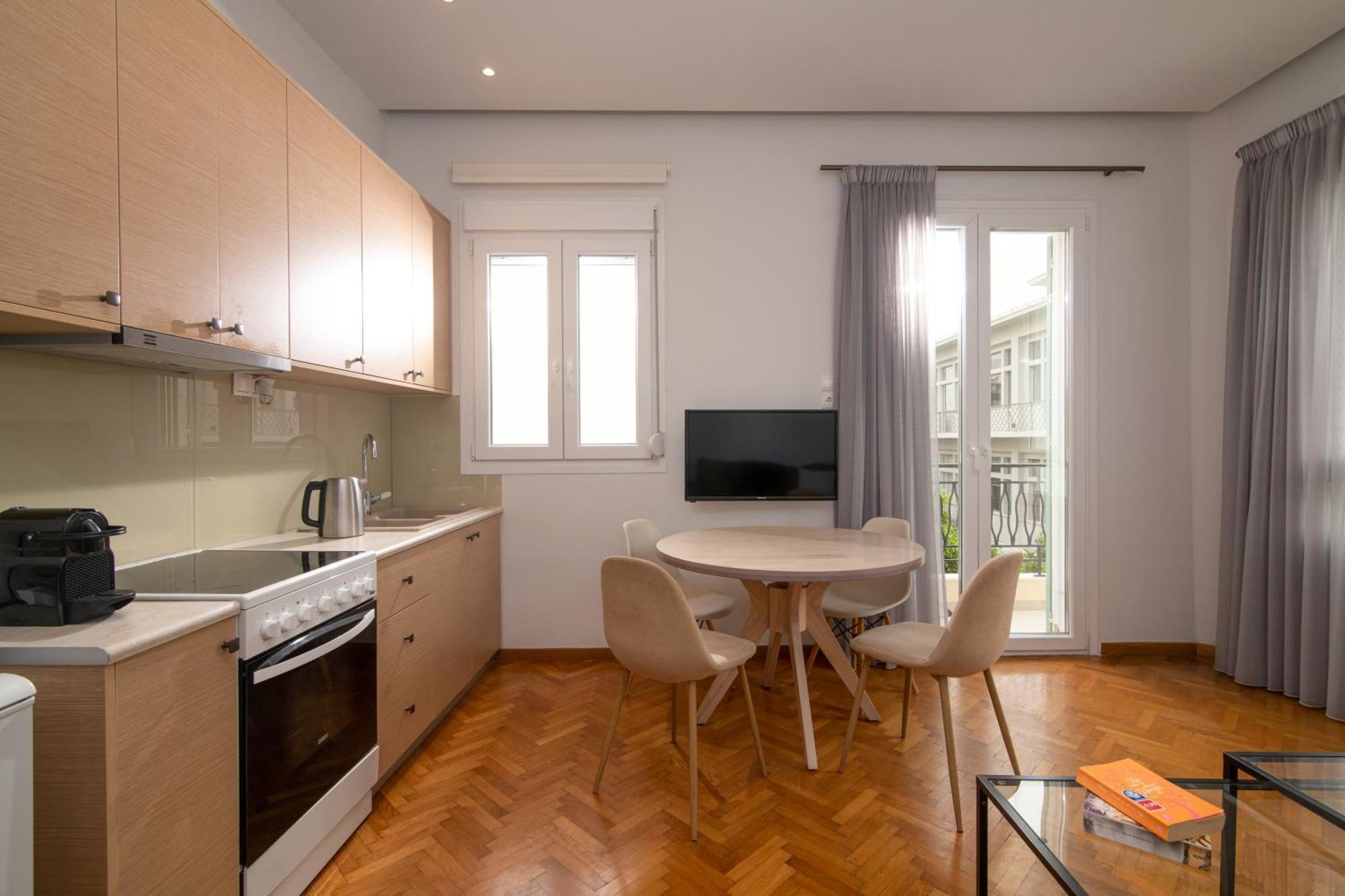 The Central Boutique Apartments Heraklion  Bagian luar foto